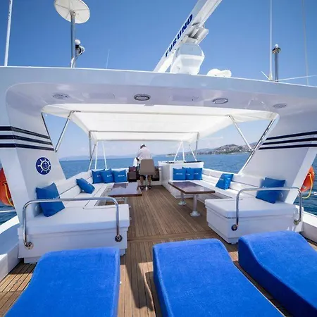 Gocek'te 4 Kabin Motoryat Botel Fethiye