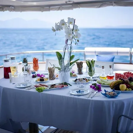 Gocek'te 4 Kabin Motoryat Botel Fethiye