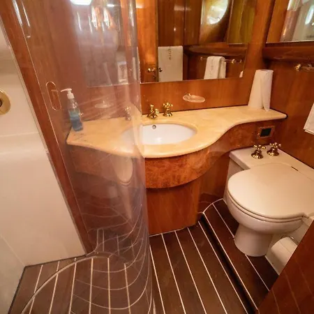 Gocek'te 4 Kabin Motoryat Botel *