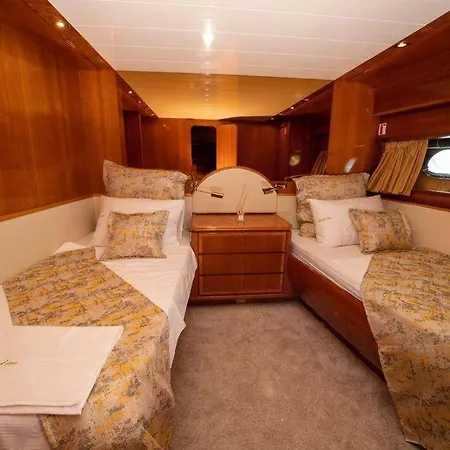 Botel Gocek'te 4 Kabin Motoryat *