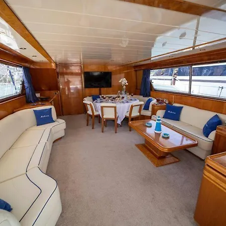 Gocek'te 4 Kabin Motoryat Botel *